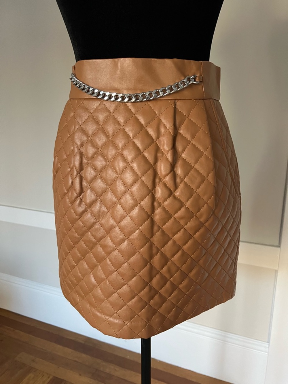 Amanda Uprichard Callum Camel Quilted Faux Leather Mini Skirt with Chain Sz S